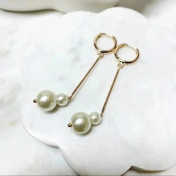 Long Dangle Earrings with Pearl - Picture 2 of 6